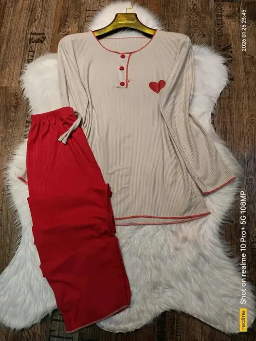 بيجامة نساء