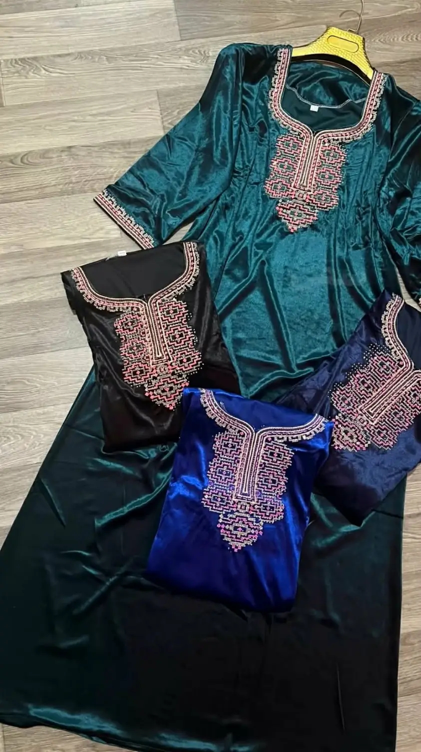 فساتين نسائية بالوان جميلة