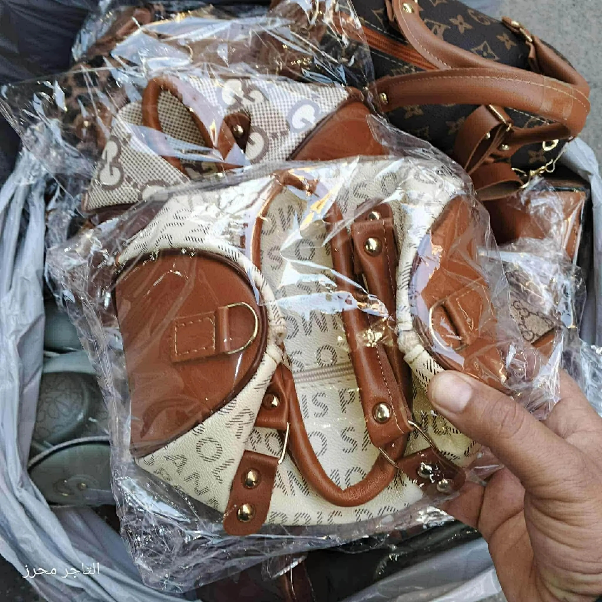 حقيبة صغيرة