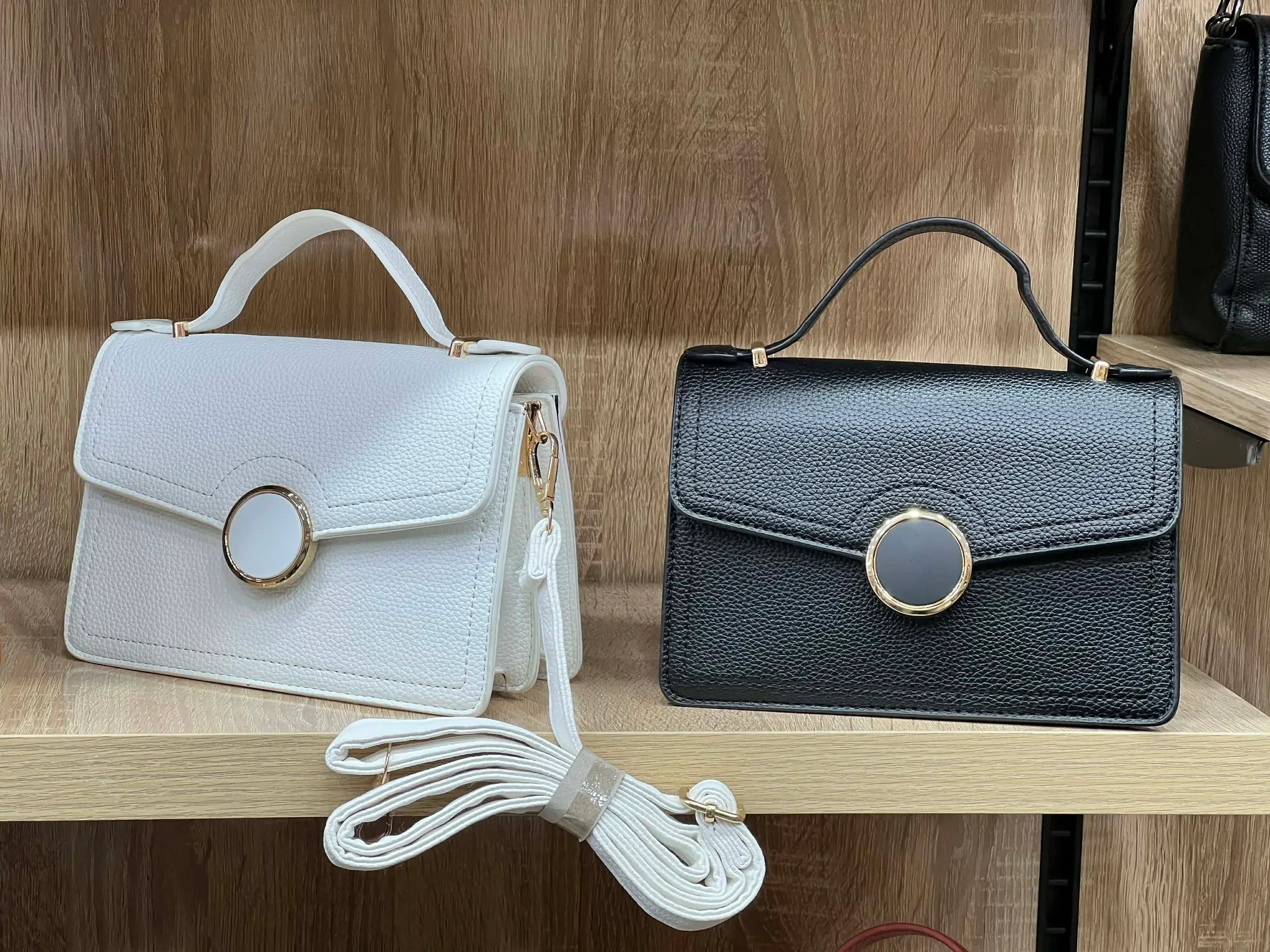 👜لمسة اناقة لكل اطلالة 👜 image