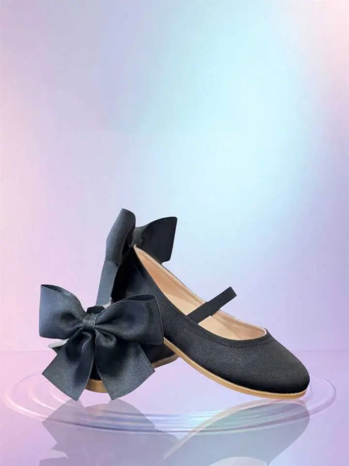 أناقة صغيرة… بخطوة واثقة ✨ image