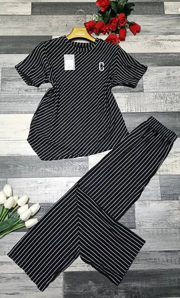 بيجامة C image