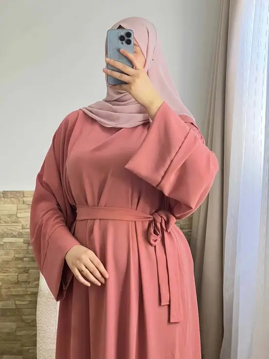 عباءة وخمار image