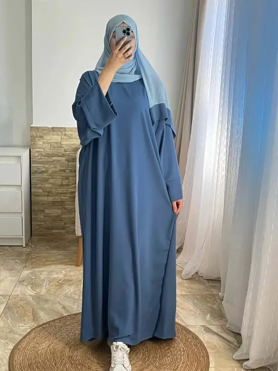 عباءة وخمار image