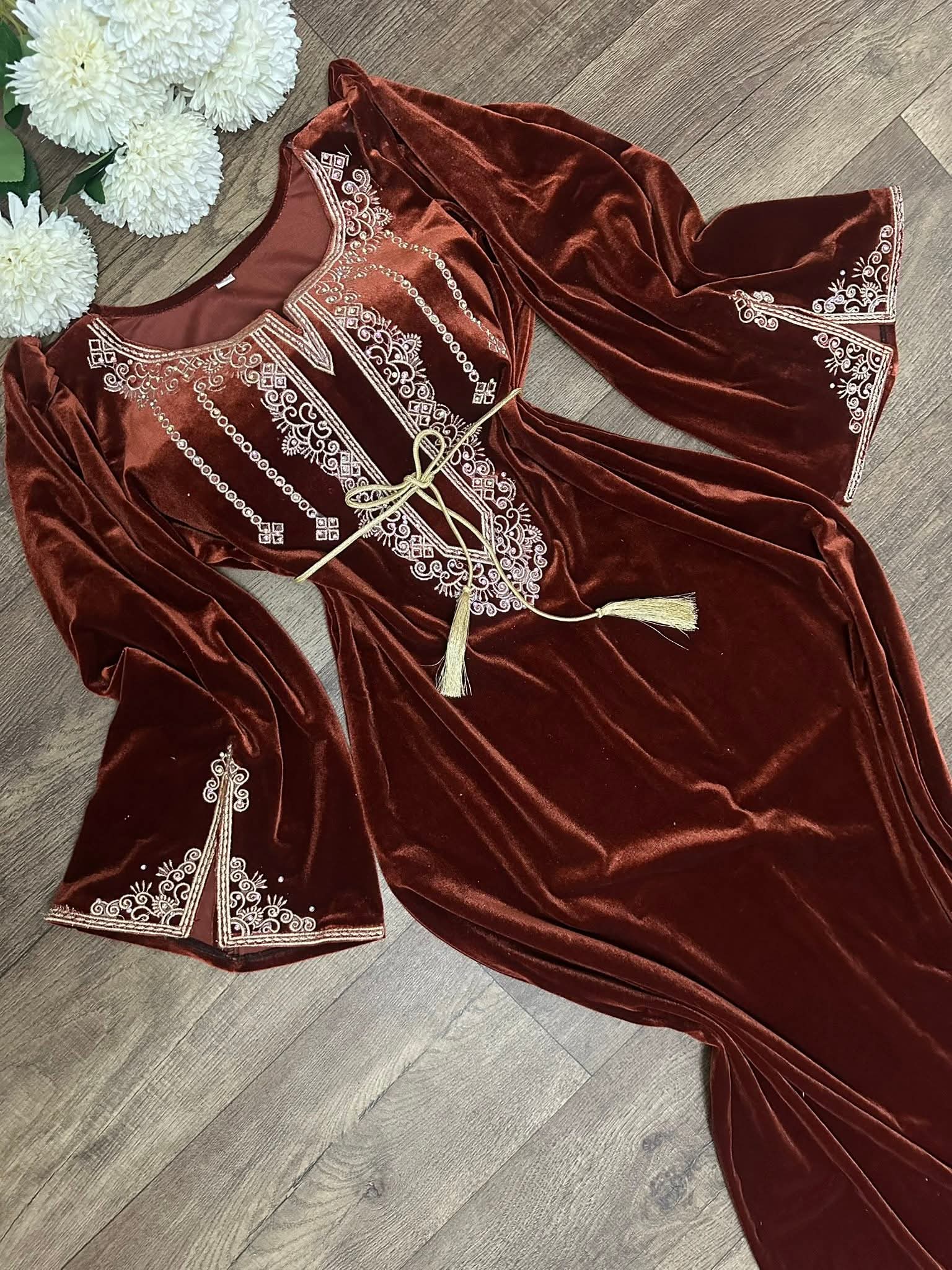 قندورة قطيفة طرز يحزام