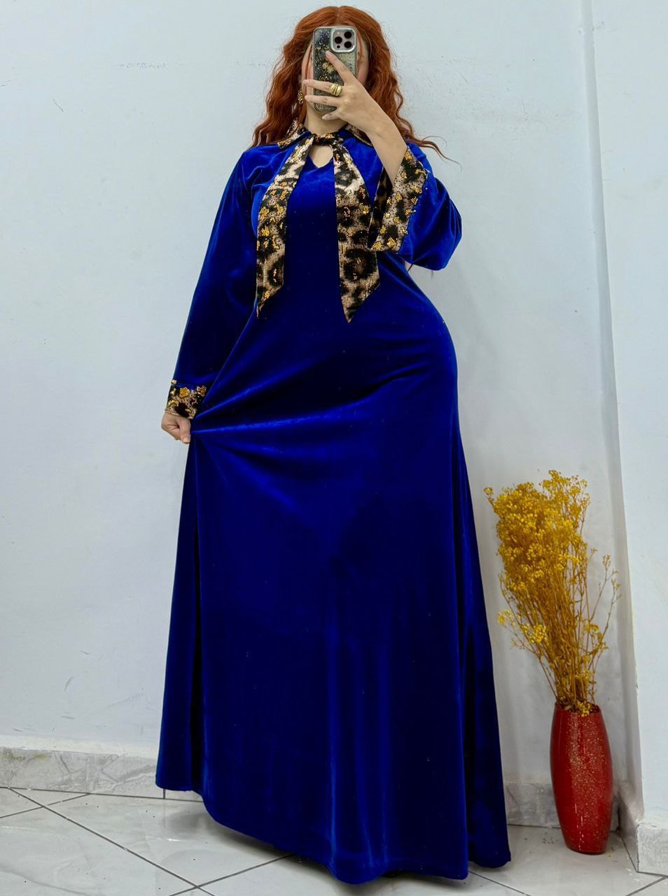 جلابة قطيفة روايال بلمسة عصرية