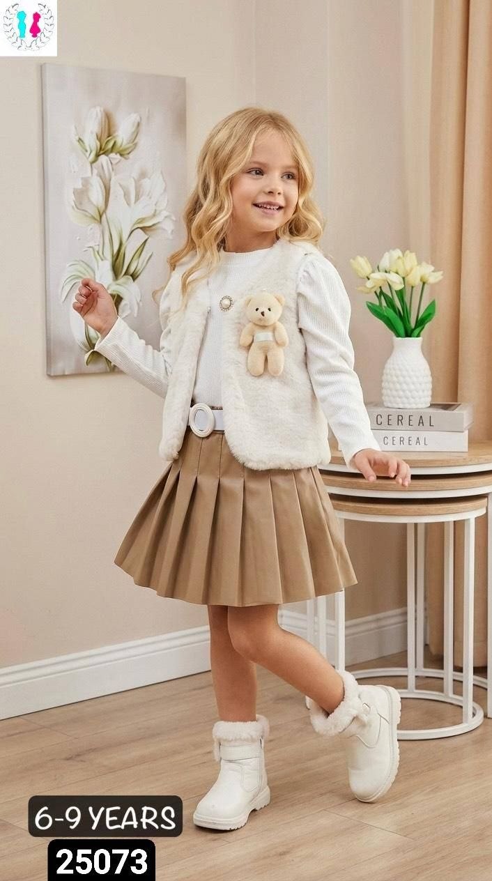 ملابس فخمة وراقية image