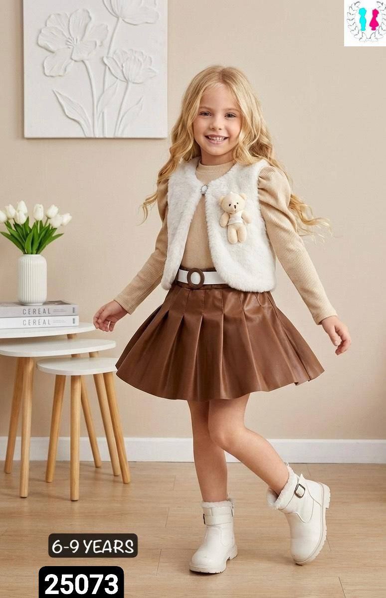 ملابس فخمة وراقية image