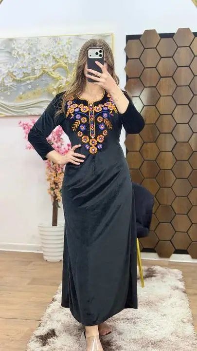 #موديل_الورد نوع القماش: قطيفة 450 غ طرزة باسيبلا المقاسات : سطوندار ( يلبس L XL XXL ) عدد الألوان: 6 الوان التوصيل متوفر 58 ولاية السعر 1400 جملة