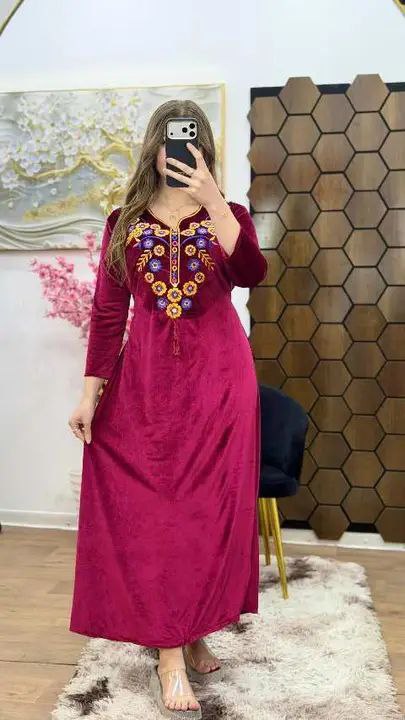 #موديل_الورد نوع القماش: قطيفة 450 غ طرزة باسيبلا المقاسات : سطوندار ( يلبس L XL XXL ) عدد الألوان: 6 الوان التوصيل متوفر 58 ولاية السعر 1400 جملة