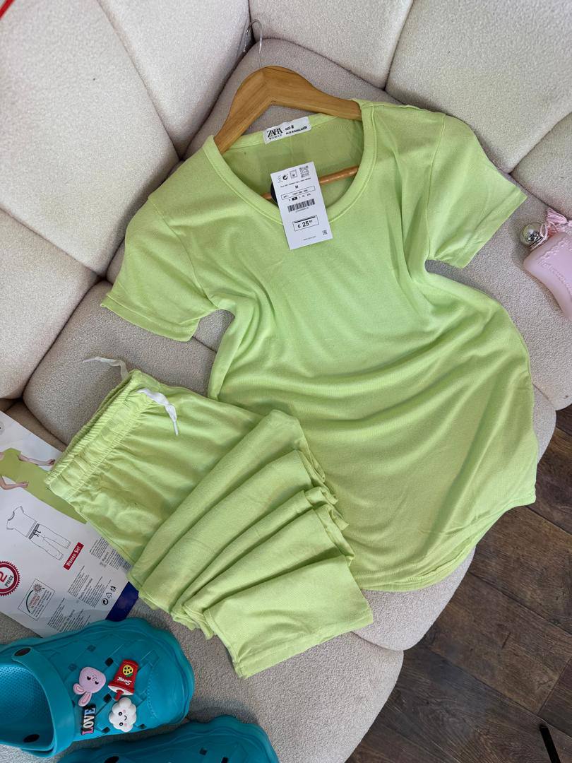 بيجامة zara image