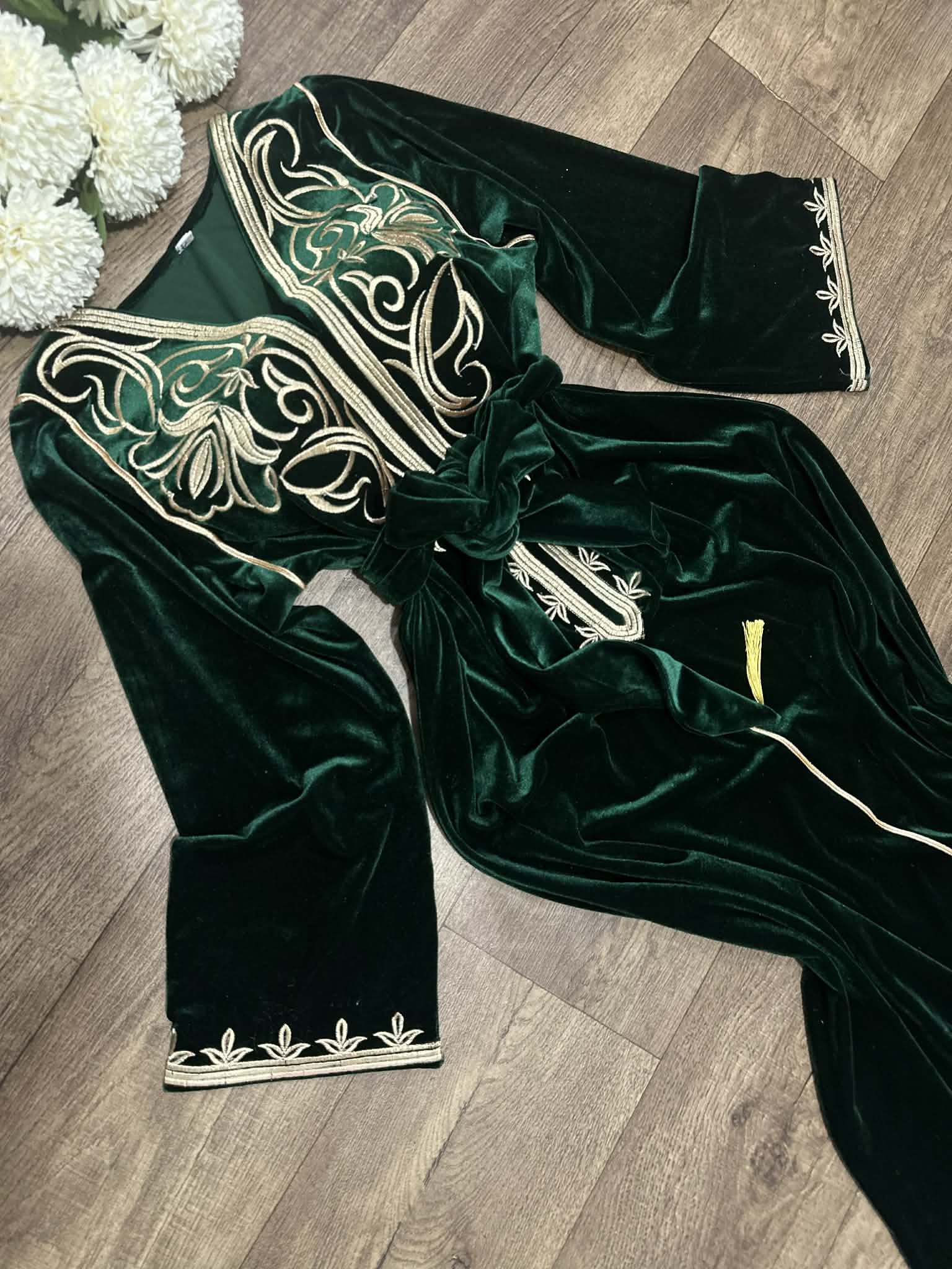 قندورة قطيفة طرز بشقة image