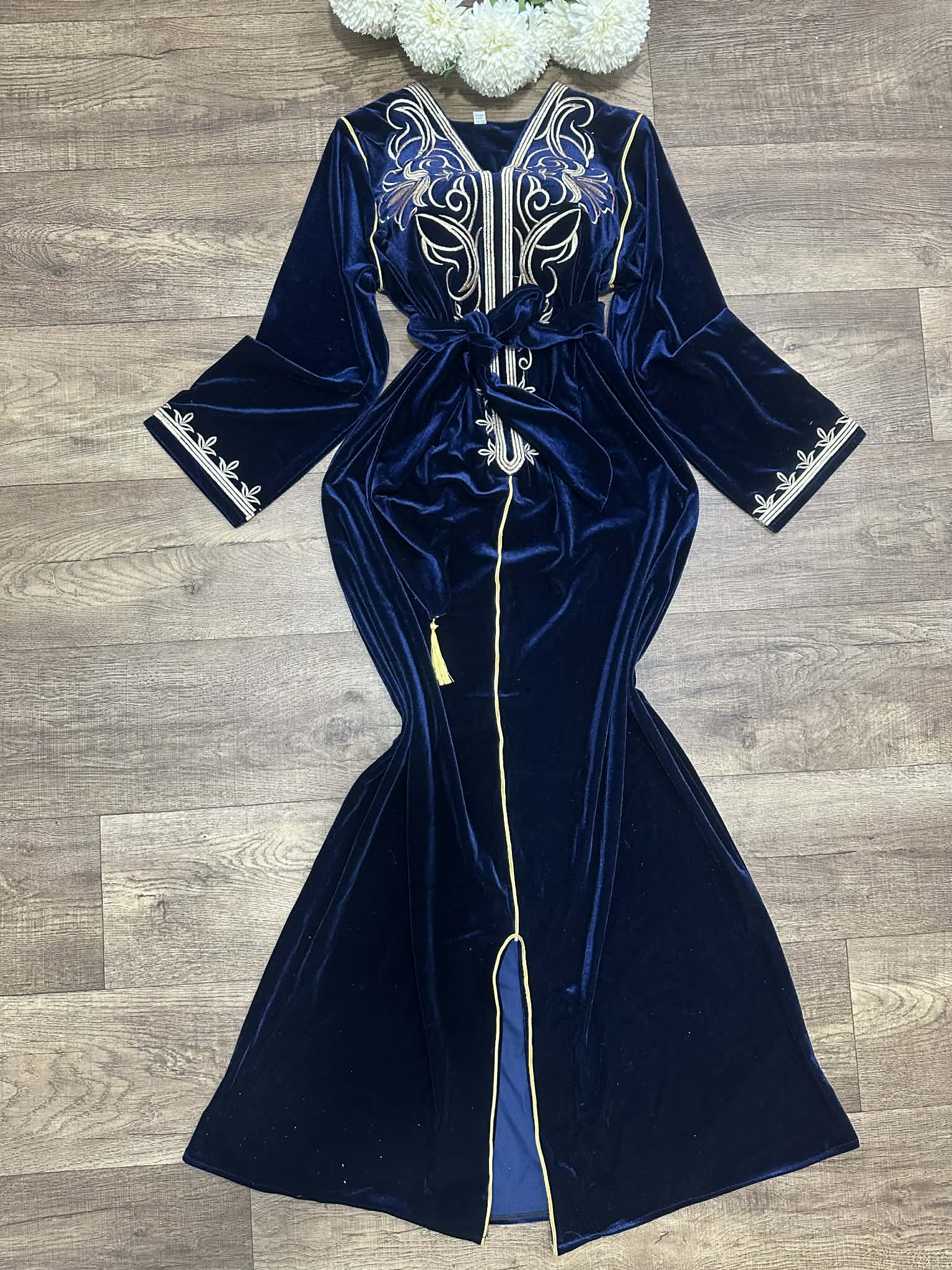 قندورة قطيفة طرز بشقة image