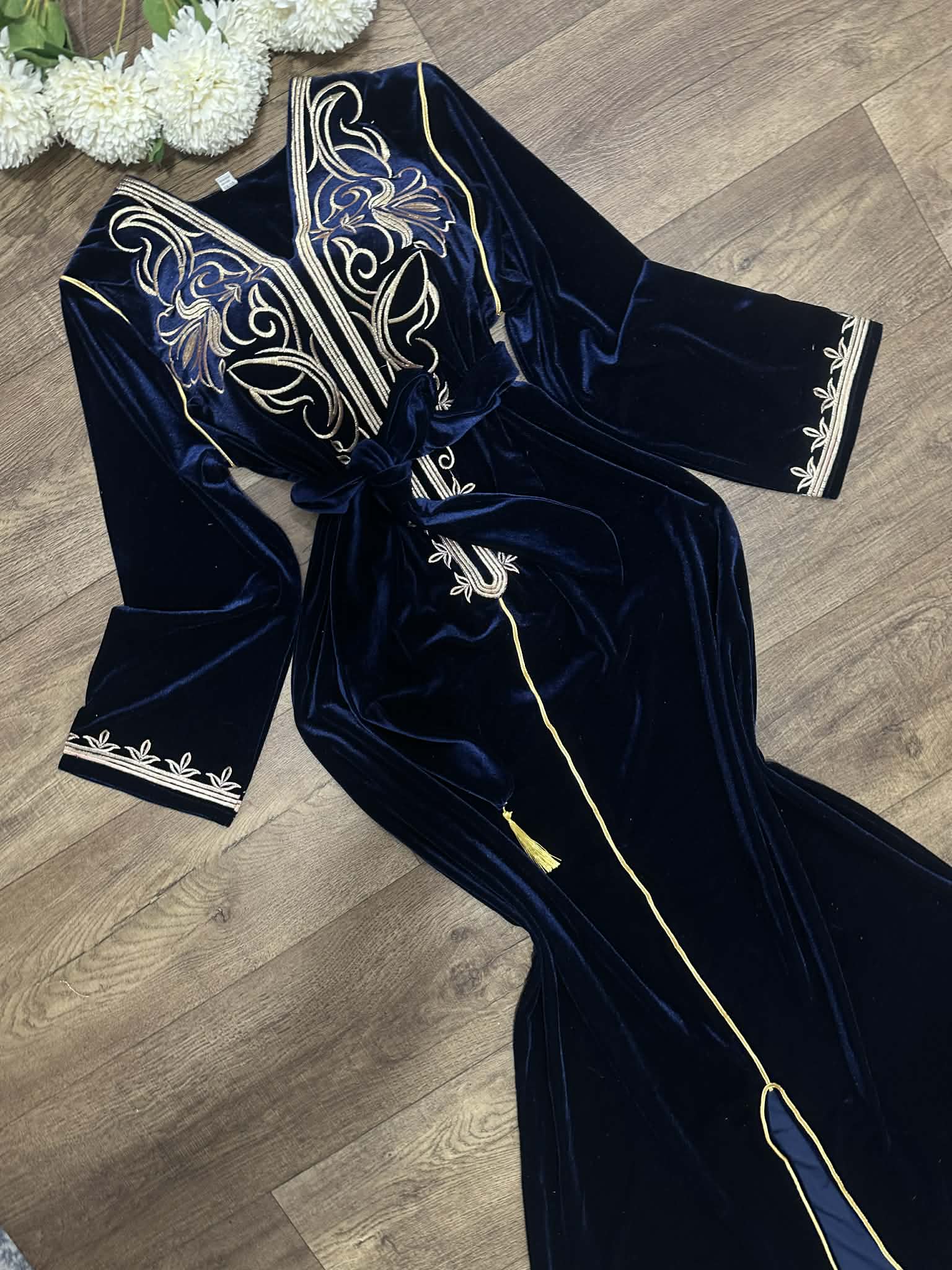 قندورة قطيفة طرز بشقة