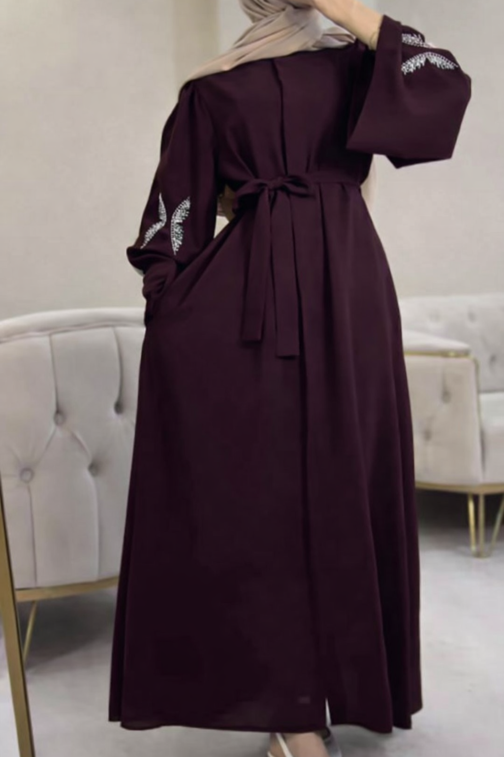 عباية نسائي بتصميم أنيق