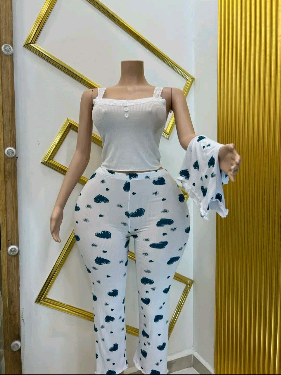 بيجامة 3 بياس