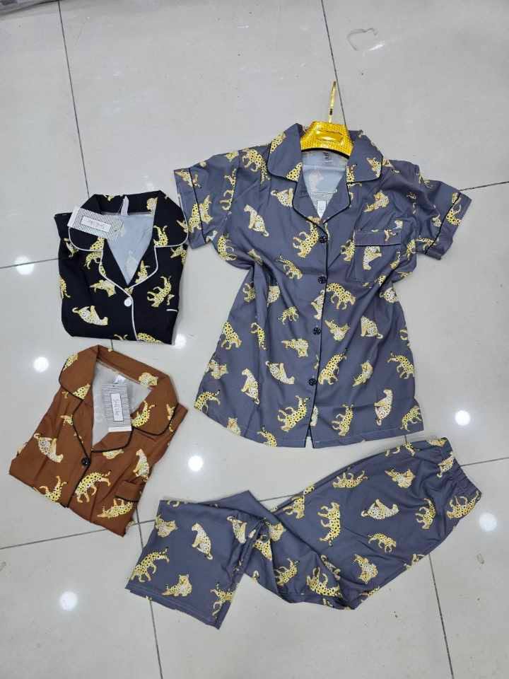 بيجامة ساتان