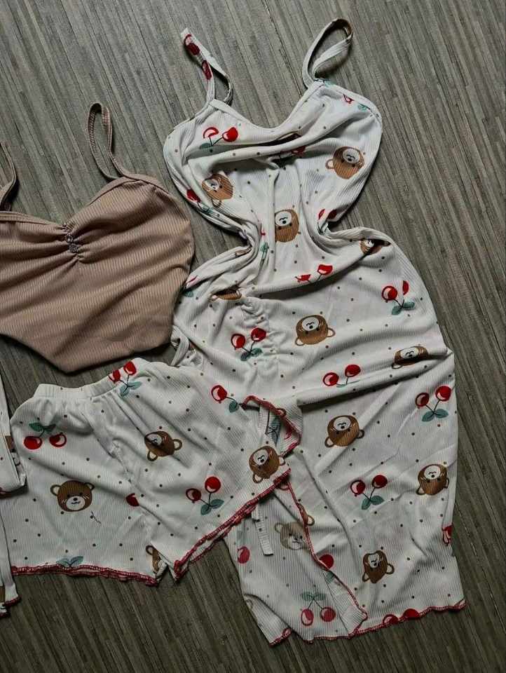 بيجامة 4 بياس image