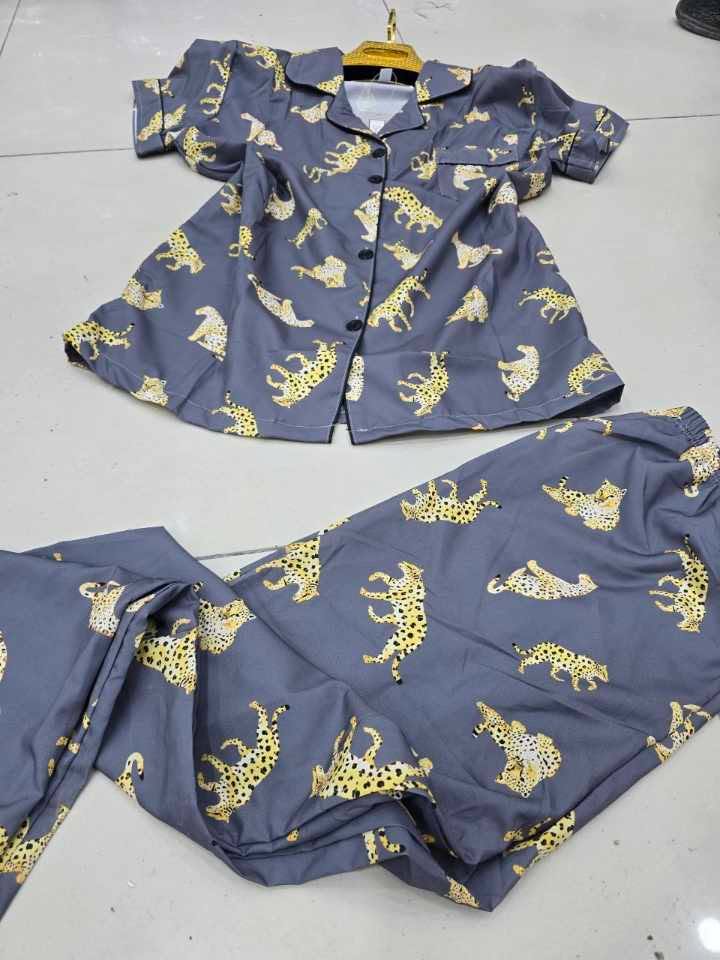 بيجامة ساتان